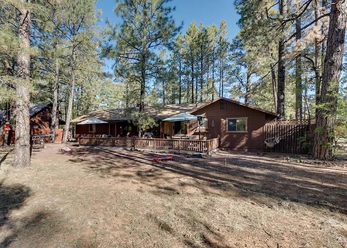 Deck + Fireplace: Cozy Pinetop Lakes Cabin! Indian Pine